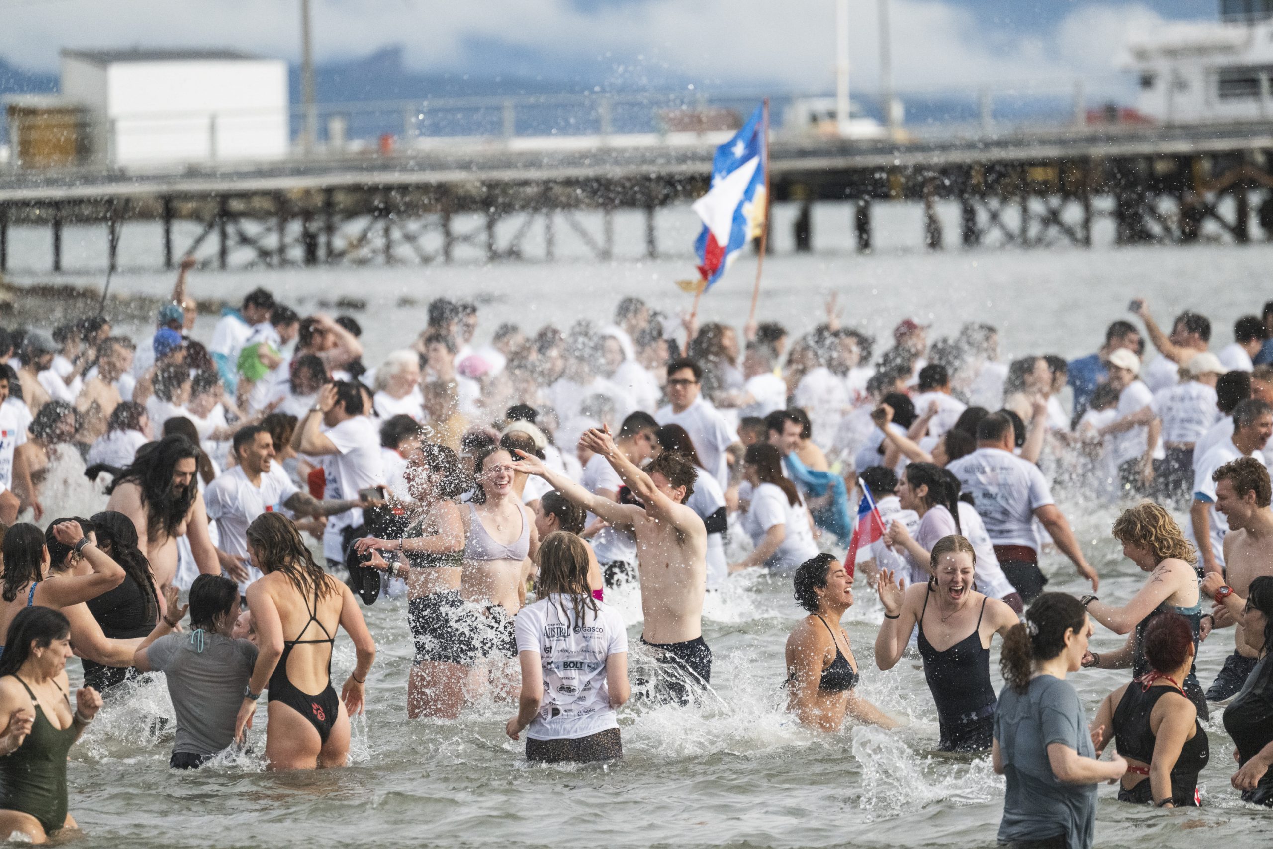 Patagonia Chile blog Chapuzón de los Fiordos 2025: Puerto Natales lanzó su temporada turística con una experiencia inolvidable